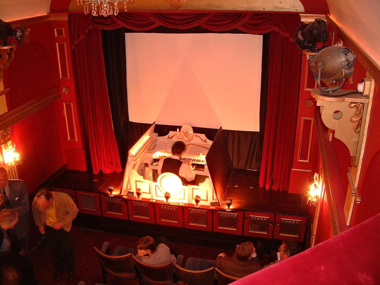 The organ rises from beneath the stage to entertain the audience during the Intermission The organ rises from beneath the stage to entertain the audience during the Intermission